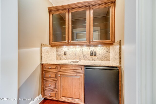 2223 S Ong St, Amarillo, TX 79109 - indoor bar featuring dishwasher, decorative backsplash, and wood finished floors