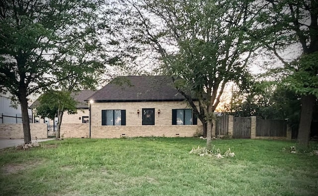 exterior space featuring a yard