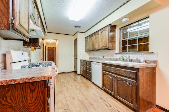 kitchen featuring backsplash, gas stove, a sink, and dishwasher