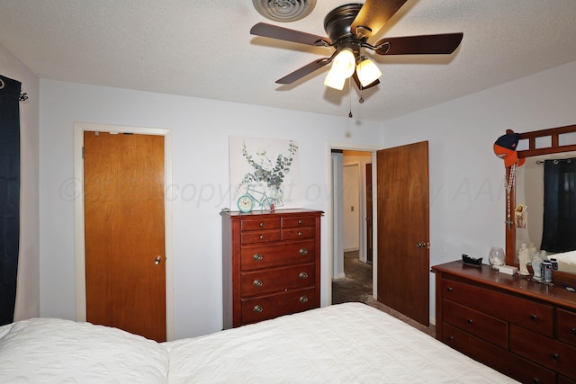 2901 Carter St, Amarillo, TX 79103 - bedroom featuring a ceiling fan