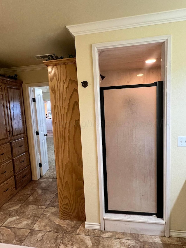 bathroom with ornamental molding