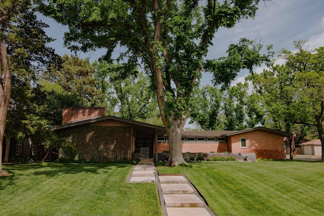 view of front facade featuring a front lawn and brick siding