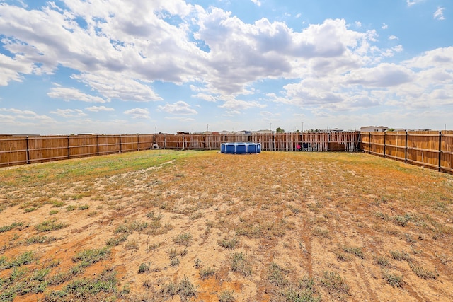 view of yard featuring a swimming pool