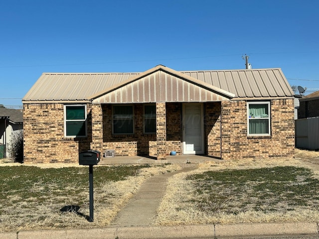 view of front facade with a front yard