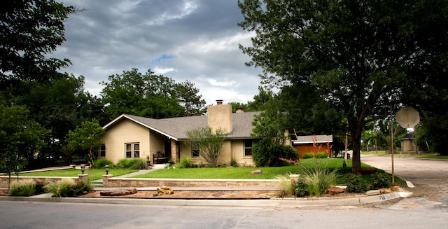 view of front of home with a front yard