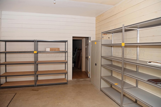 411 E 6th St, Hereford, TX 79045 - garage featuring wood walls