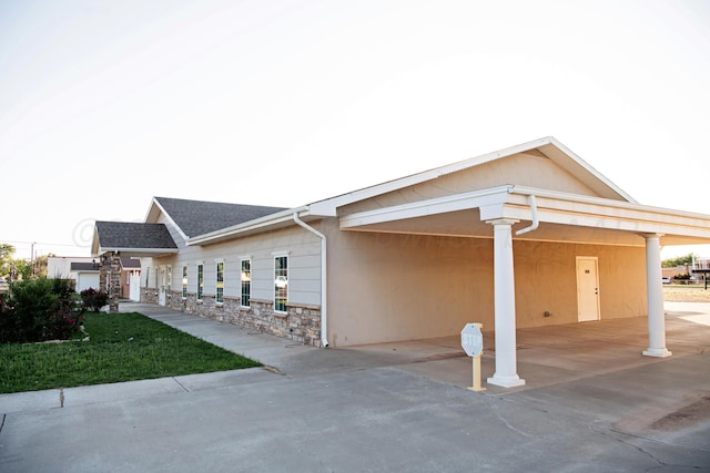 411 E 6th St, Hereford, TX 79045 - view of front of home featuring a carport and stone siding