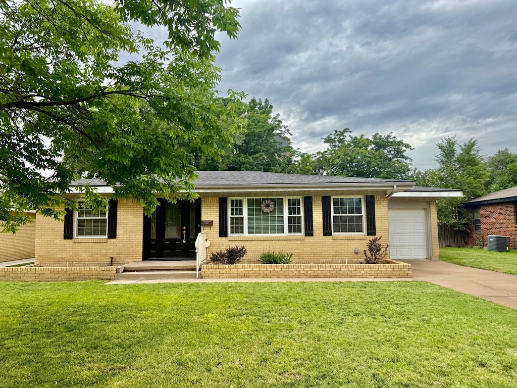 2022 S Milam St, Amarillo, TX 79109 - ranch-style house featuring brick siding, driveway, a garage, and a front lawn