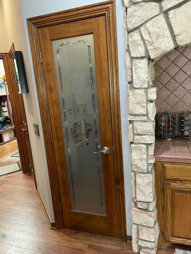 7 Pebble Beach Ct, Amarillo, TX 79124 - detailed view of wood finished floors and baseboards