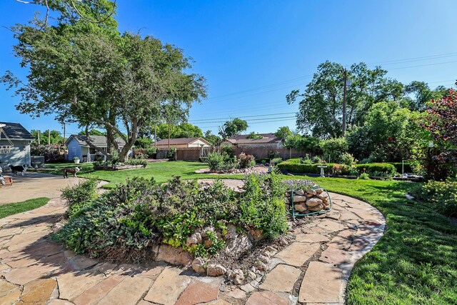 620 N Main St, Stratford, TX 79084 - view of yard