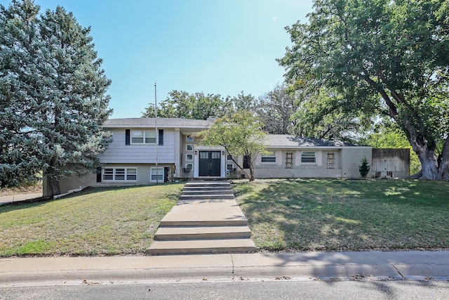 split foyer home featuring a front yard