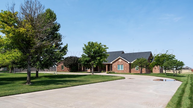 view of front of home with a front lawn