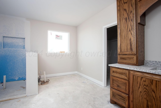 spare room featuring concrete flooring