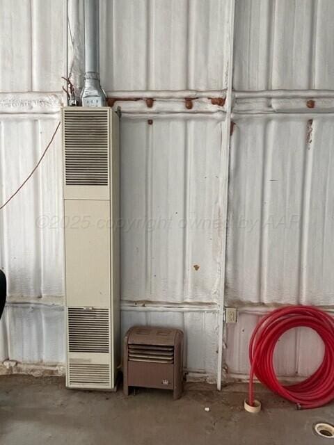 819 Ave N, Sunray, TX 79086 - interior space