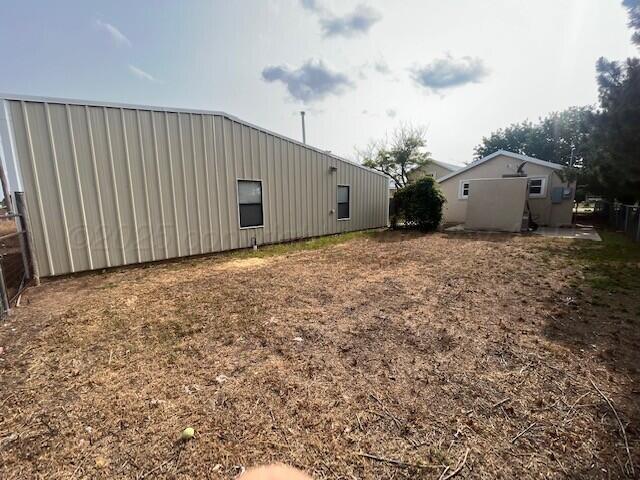 819 Ave N, Sunray, TX 79086 - view of yard