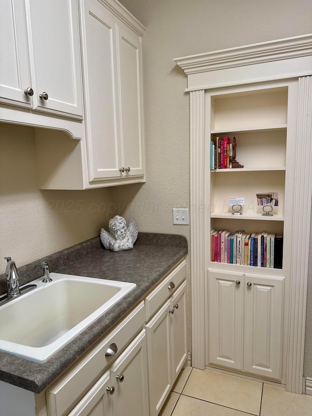 5007 Wesley Rd, Amarillo, TX 79119 - laundry room featuring a sink and light tile patterned floors