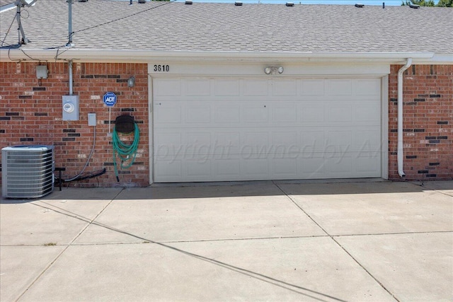 3610 S Mirror St, Amarillo, TX 79118 - garage featuring driveway