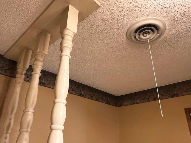 415 Mesquite Ave, Amarillo, TX 79108 - detailed view of a textured ceiling