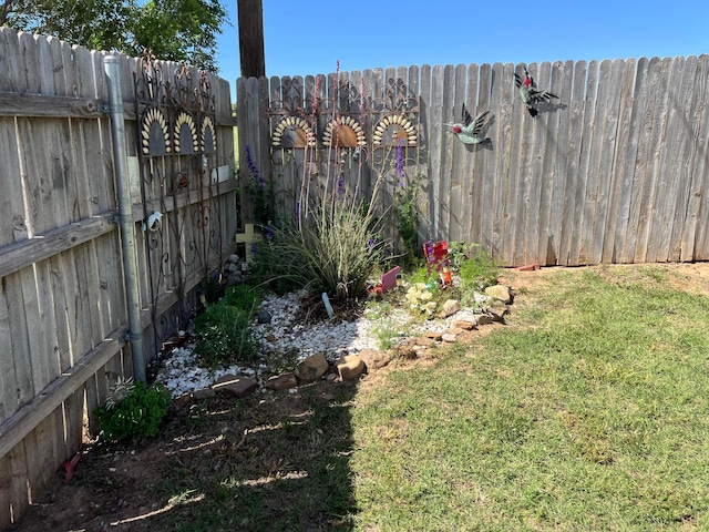 415 Mesquite Ave, Amarillo, TX 79108 - view of yard