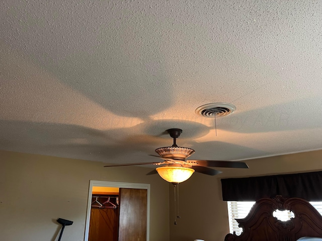 415 Mesquite Ave, Amarillo, TX 79108 - detailed view of a textured ceiling and ceiling fan