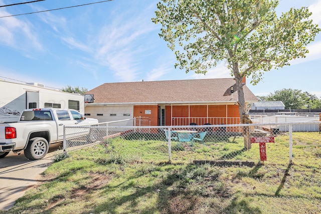 ranch-style house with a front yard