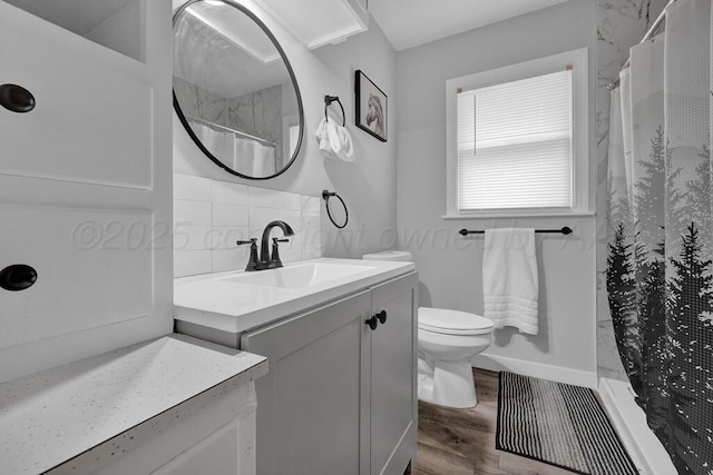 full bath with decorative backsplash, toilet, wood finished floors, curtained shower, and vanity