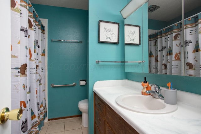 5117 Mesa Cir, Amarillo, TX 79109 - full bathroom featuring vanity, toilet, tile patterned floors, and a shower with curtain