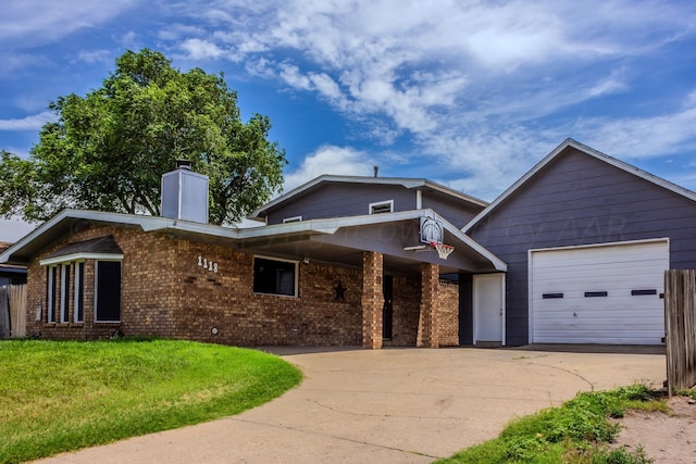 view of front of property featuring a garage and a front yard