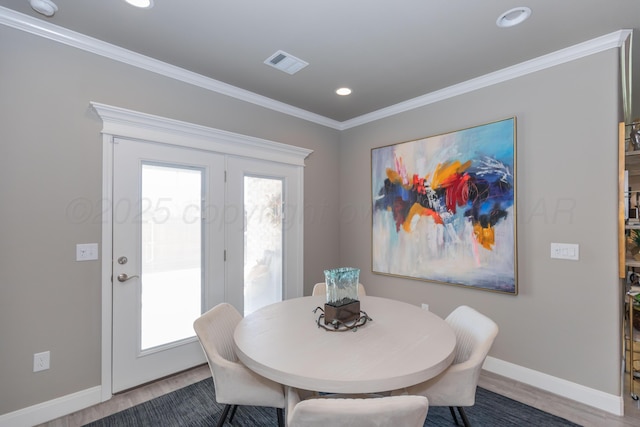 6900 Tatum Cir, Amarillo, TX 79119 - dining space featuring wood finished floors, crown molding, and recessed lighting