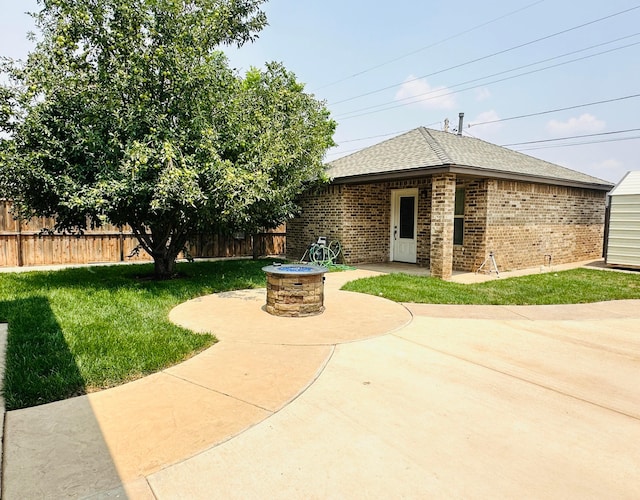 view of patio with an outdoor fire pit