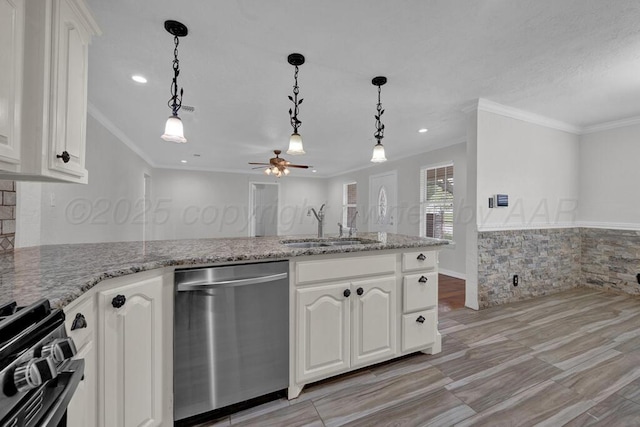 kitchen featuring appliances with stainless steel finishes, a sink, crown molding, ceiling fan, and pendant lighting