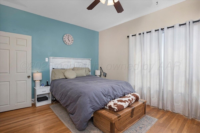 bedroom featuring light wood-style flooring and a ceiling fan
