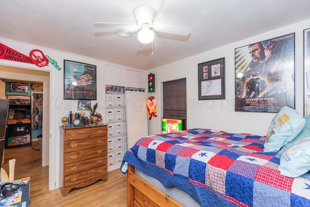 1960 S Highland St, Amarillo, TX 79103 - bedroom with light wood-style flooring and ceiling fan