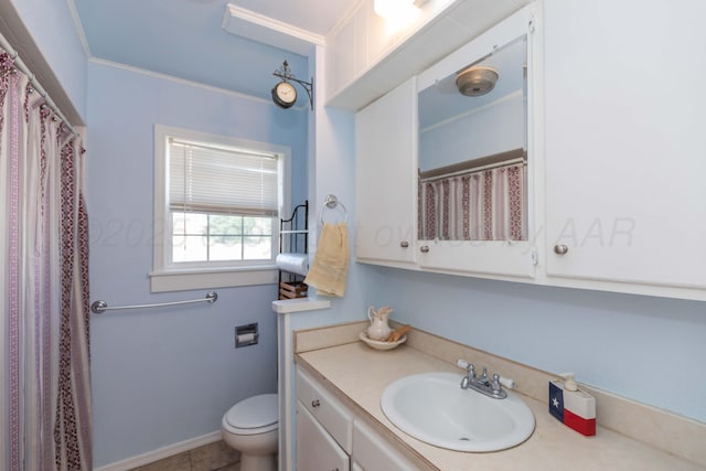 1960 S Highland St, Amarillo, TX 79103 - full bathroom featuring vanity and toilet