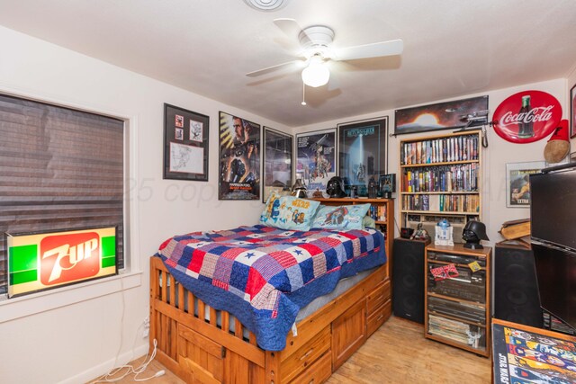 1960 S Highland St, Amarillo, TX 79103 - bedroom with wood finished floors and a ceiling fan