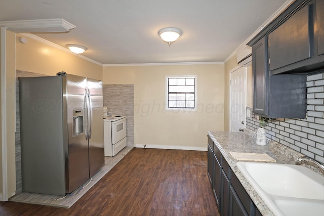 kitchen featuring stainless steel fridge, crown molding, electric range, and a sink