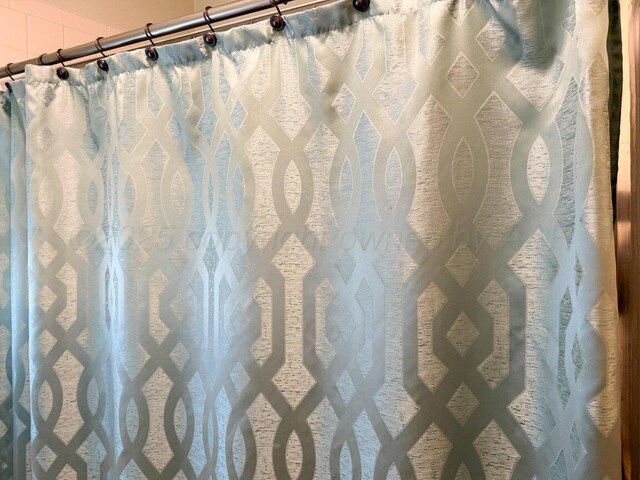 1909 N Wells St, Pampa, TX 79065 - bathroom with curtained shower