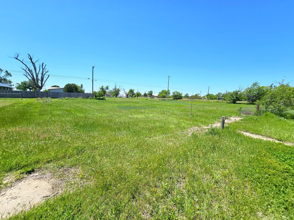509 W Elm Ave, Pampa, TX 79065 - photo 1
