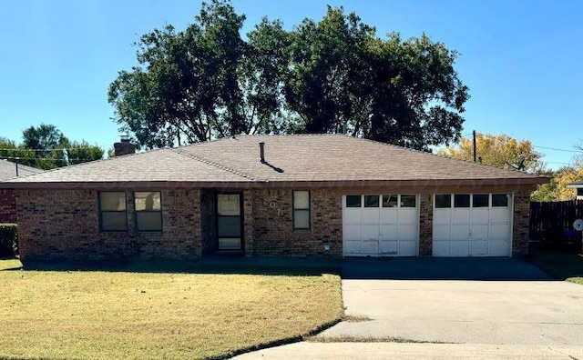 ranch-style house featuring a front yard