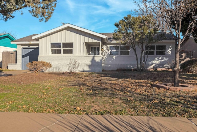 view of front of house featuring a garage and a front lawn