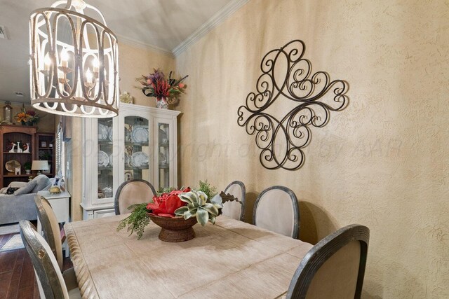 6004 Glenwood Dr, Amarillo, TX 79119 - dining space featuring a chandelier and ornamental molding