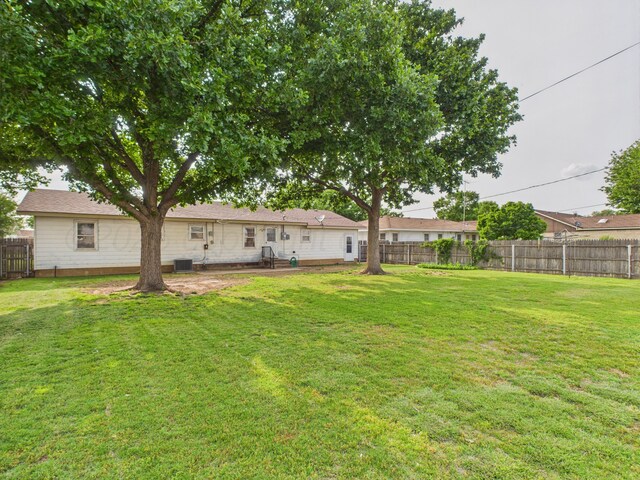 502 Spruce Ave, Dumas, TX 79029 - view of yard featuring central AC