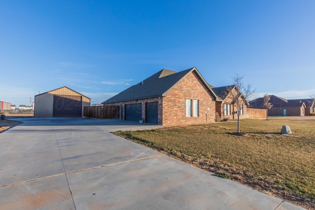 view of front of house featuring a front lawn and a garage