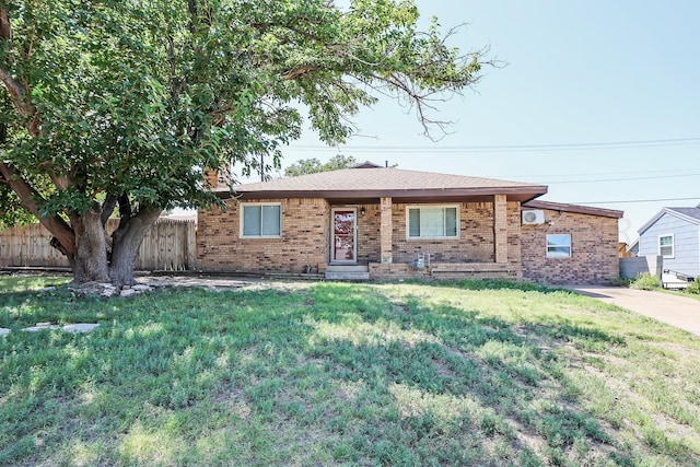 ranch-style home featuring a front lawn