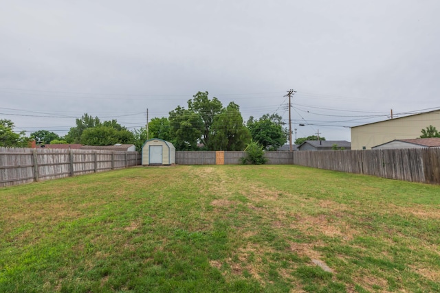 5519 Alvarado Rd, Amarillo, TX 79106 - fenced backyard with a shed