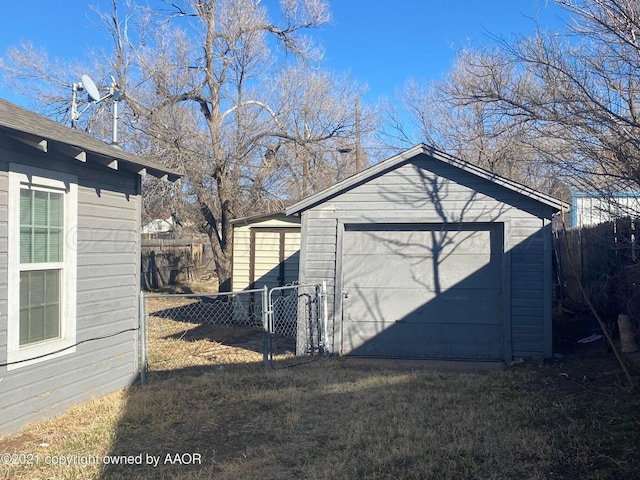 303 S Louisiana St, Amarillo, TX 79106 - detached garage featuring a storage shed