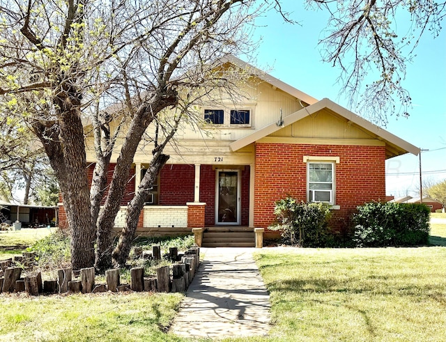 view of front of property featuring brick siding and a front lawn