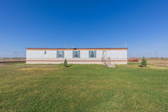 view of front of property featuring a front yard