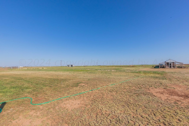 view of yard featuring a rural view