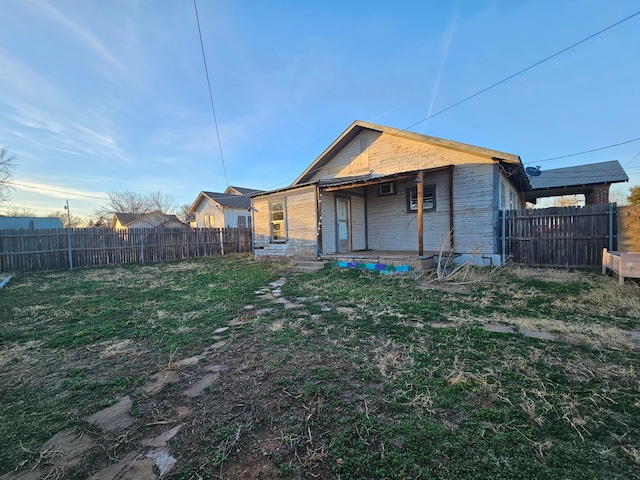 back of house featuring a lawn